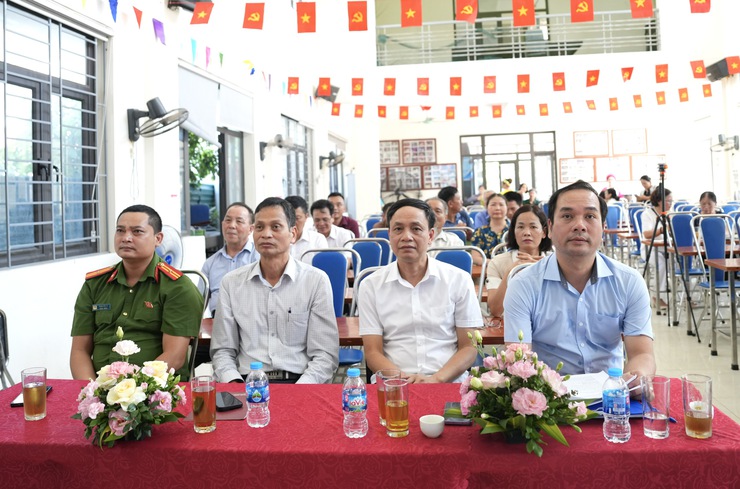 Hội nghị tiếp nhận, bàn giao thiết bị họp trực tuyến cho thôn Hậu Ái- Ảnh 3.