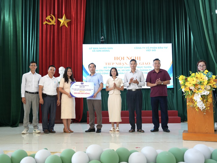 Hội nghị tiếp nhận, bàn giao thiết bị họp trực tuyến cho thôn Hậu Ái- Ảnh 1.