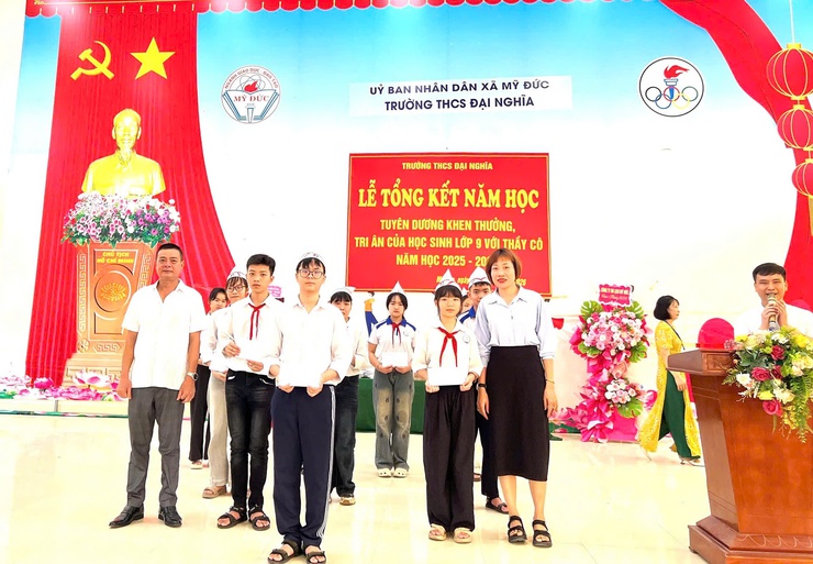 Trường THCS Đại Nghĩa tổ chức Lễ tổng kết năm học 2025 - 2026 và tri ân cho học sinh khối 9- Ảnh 8.