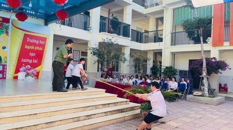 CAX Thiên Lộc tuyên truyền phòng chống tai nạn thương tích, đuối nước cho 3.000 học sinh, giáo viên của 03 trường trên địa bàn- Ảnh 8.