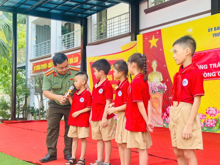 CAX Thiên Lộc tuyên truyền phòng chống tai nạn thương tích, đuối nước cho 3.000 học sinh, giáo viên của 03 trường trên địa bàn- Ảnh 4.