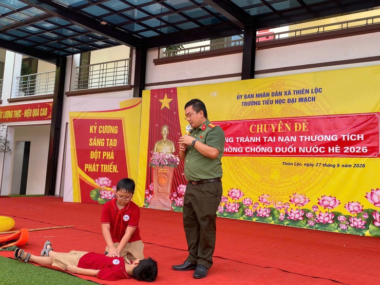 CAX Thiên Lộc tuyên truyền phòng chống tai nạn thương tích, đuối nước cho 3.000 học sinh, giáo viên của 03 trường trên địa bàn- Ảnh 3.