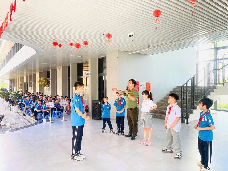 CAX Thiên Lộc tuyên truyền phòng chống tai nạn thương tích, đuối nước cho 3.000 học sinh, giáo viên của 03 trường trên địa bàn- Ảnh 1.