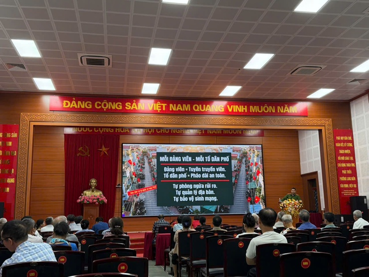 Phường Long Biên tổ chức tuyên truyền kỹ năng phòng cháy, chữa cháy và cứu nạn, cứu hộ cho đảng viên các tổ dân phố 3,4,5,6,7- Ảnh 1.