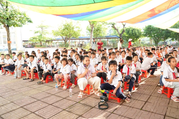TRƯỜNG TIỂU HỌC KIM BÀI TỔNG KẾT NĂM HỌC 2025–2026, BIỂU DƯƠNG KHEN THƯỞNG GIÁO VIÊN, HỌC SINH TIÊU BIỂU VÀ CHIA TAY HỌC SINH LỚP 5 NIÊN KHÓA 2021–2026- Ảnh 1.