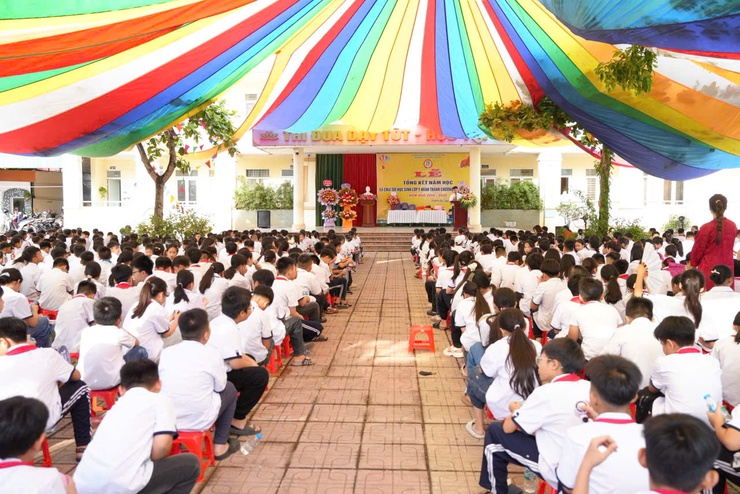TRƯỜNG TIỂU HỌC KIM BÀI TỔNG KẾT NĂM HỌC 2025–2026, BIỂU DƯƠNG KHEN THƯỞNG GIÁO VIÊN, HỌC SINH TIÊU BIỂU VÀ CHIA TAY HỌC SINH LỚP 5 NIÊN KHÓA 2021–2026- Ảnh 2.