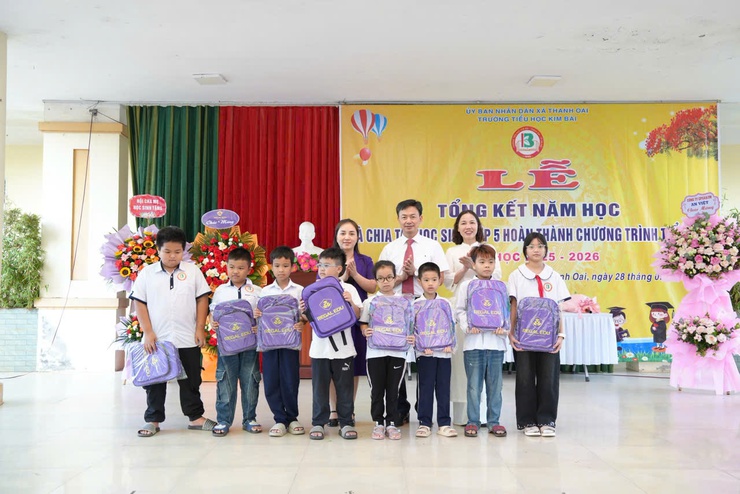 TRƯỜNG TIỂU HỌC KIM BÀI TỔNG KẾT NĂM HỌC 2025–2026, BIỂU DƯƠNG KHEN THƯỞNG GIÁO VIÊN, HỌC SINH TIÊU BIỂU VÀ CHIA TAY HỌC SINH LỚP 5 NIÊN KHÓA 2021–2026- Ảnh 4.
