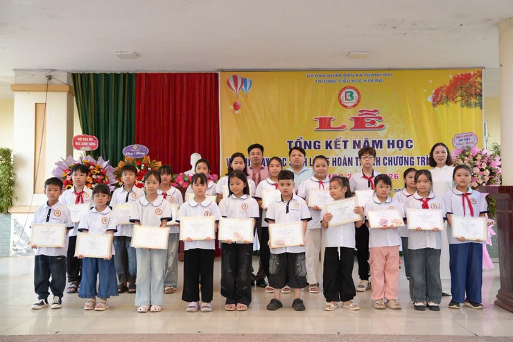 TRƯỜNG TIỂU HỌC KIM BÀI TỔNG KẾT NĂM HỌC 2025–2026, BIỂU DƯƠNG KHEN THƯỞNG GIÁO VIÊN, HỌC SINH TIÊU BIỂU VÀ CHIA TAY HỌC SINH LỚP 5 NIÊN KHÓA 2021–2026- Ảnh 6.