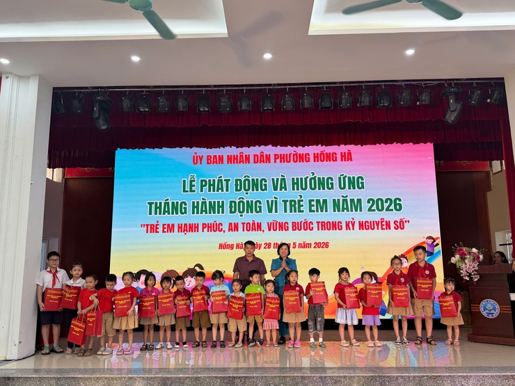 Phường Hồng Hà phát động tháng hành động vì trẻ em năm 2026, biểu dương học sinh tiêu biểu và trao quà học sinh vượt khó vươn lên- Ảnh 10.