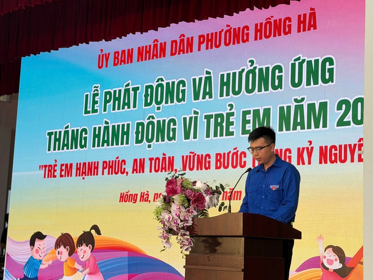 Phường Hồng Hà phát động tháng hành động vì trẻ em năm 2026, biểu dương học sinh tiêu biểu và trao quà học sinh vượt khó vươn lên- Ảnh 6.