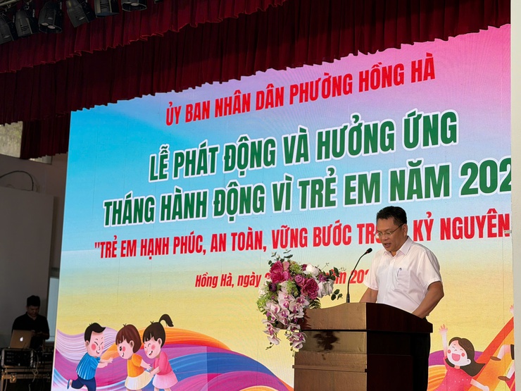 Phường Hồng Hà phát động tháng hành động vì trẻ em năm 2026, biểu dương học sinh tiêu biểu và trao quà học sinh vượt khó vươn lên- Ảnh 5.