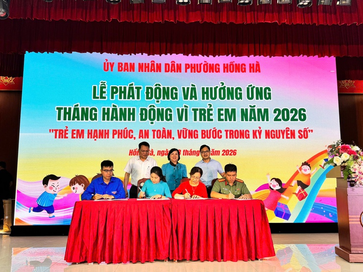 Phường Hồng Hà phát động tháng hành động vì trẻ em năm 2026, biểu dương học sinh tiêu biểu và trao quà học sinh vượt khó vươn lên- Ảnh 7.