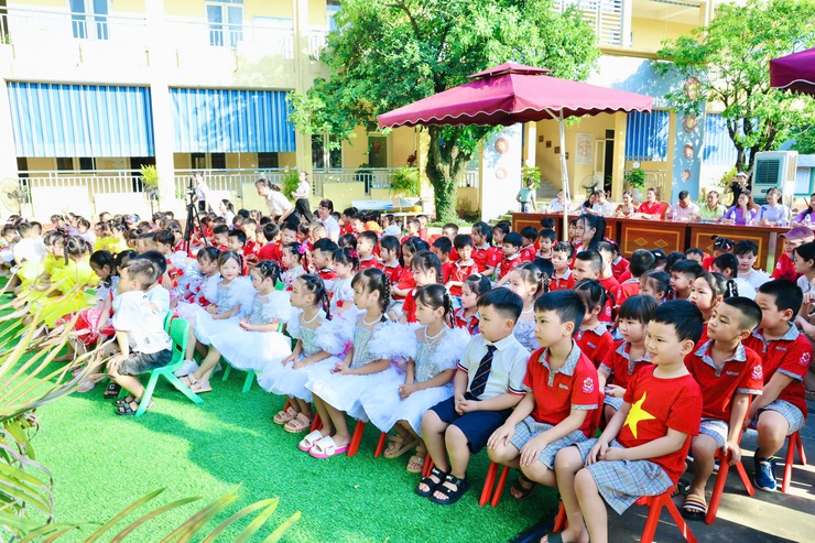 Trường Mầm non Trung Hòa: Tổng kết năm học 2025-2026 và chia tay trẻ 5-6 tuổi ra trường- Ảnh 7.