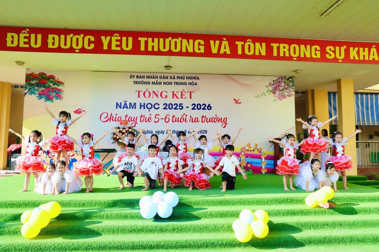 Trường Mầm non Trung Hòa: Tổng kết năm học 2025-2026 và chia tay trẻ 5-6 tuổi ra trường- Ảnh 3.