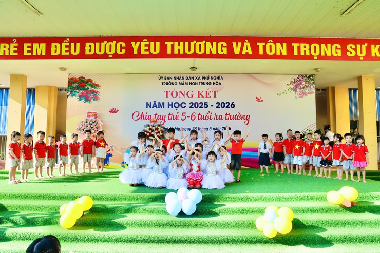 Trường Mầm non Trung Hòa: Tổng kết năm học 2025-2026 và chia tay trẻ 5-6 tuổi ra trường- Ảnh 4.