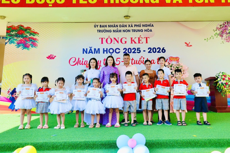 Trường Mầm non Trung Hòa: Tổng kết năm học 2025-2026 và chia tay trẻ 5-6 tuổi ra trường- Ảnh 14.