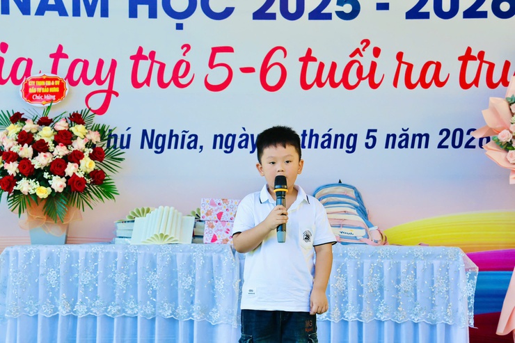 Trường Mầm non Trung Hòa: Tổng kết năm học 2025-2026 và chia tay trẻ 5-6 tuổi ra trường- Ảnh 12.