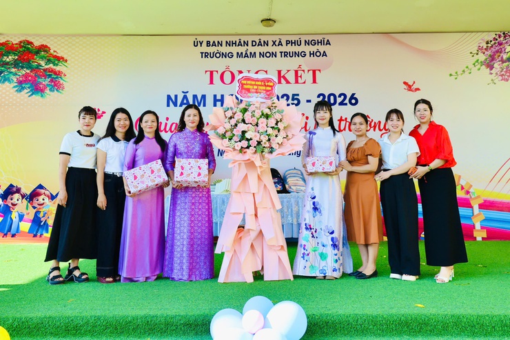 Trường Mầm non Trung Hòa: Tổng kết năm học 2025-2026 và chia tay trẻ 5-6 tuổi ra trường- Ảnh 11.