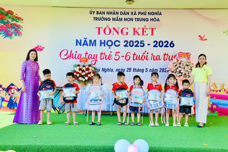 Trường Mầm non Trung Hòa: Tổng kết năm học 2025-2026 và chia tay trẻ 5-6 tuổi ra trường- Ảnh 13.