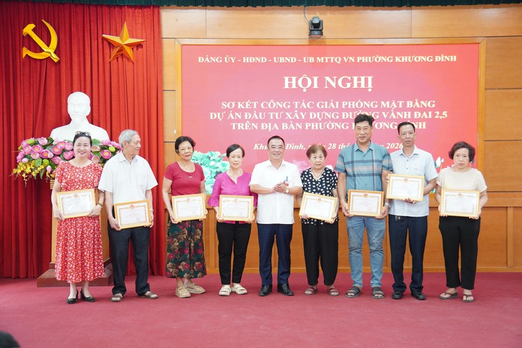 Hà Nội: Phường Khương Đình lấy sự hài lòng của nhân dân làm thước đo cho hiệu quả công tác giải phóng mặt bằng
- Ảnh 4.