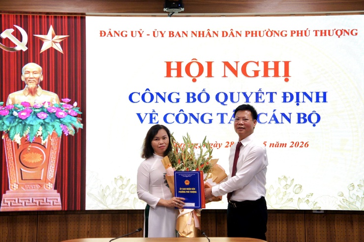 Hội nghị trao Quyết định bổ nhiệm cán bộ lãnh đạo và công bố Quyết định chỉ định cấp ủy tại phường Phú Thượng- Ảnh 3.
