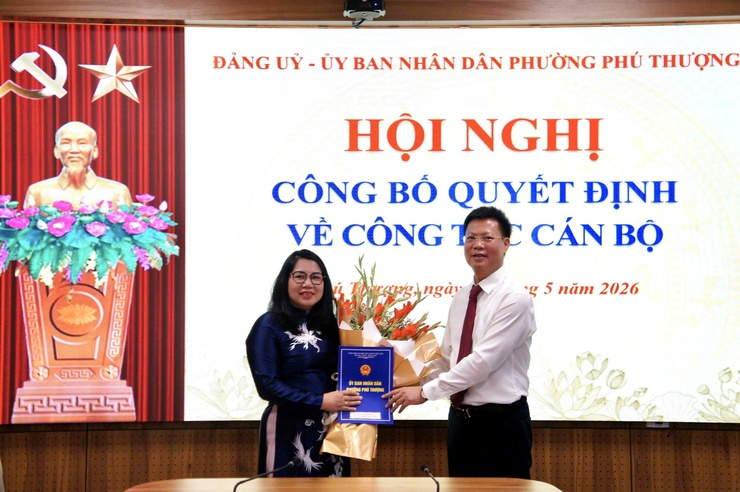 Hội nghị trao Quyết định bổ nhiệm cán bộ lãnh đạo và công bố Quyết định chỉ định cấp ủy tại phường Phú Thượng- Ảnh 4.