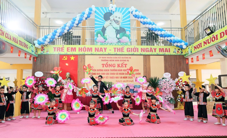 Trường Mầm non Quảng Bị tổng kết năm học 2025-2026 và tặng quà cho học sinh có hoàn cảnh khó khăn nhân dịp Quốc tế Thiếu nhi 1/6- Ảnh 11.