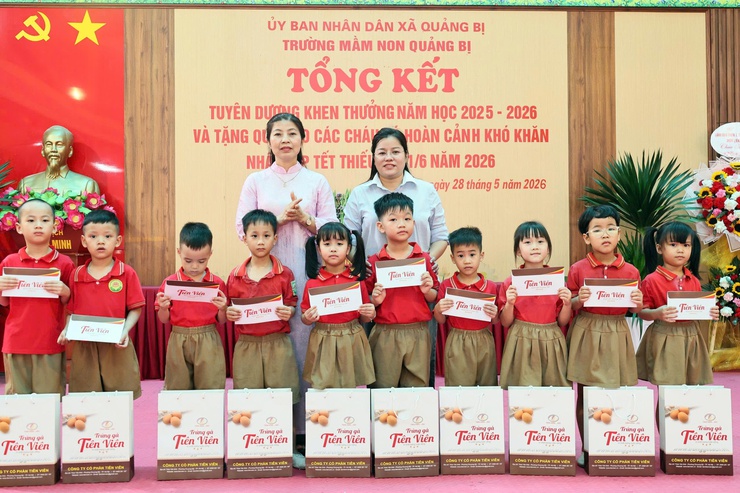 Trường Mầm non Quảng Bị tổng kết năm học 2025-2026 và tặng quà cho học sinh có hoàn cảnh khó khăn nhân dịp Quốc tế Thiếu nhi 1/6- Ảnh 5.