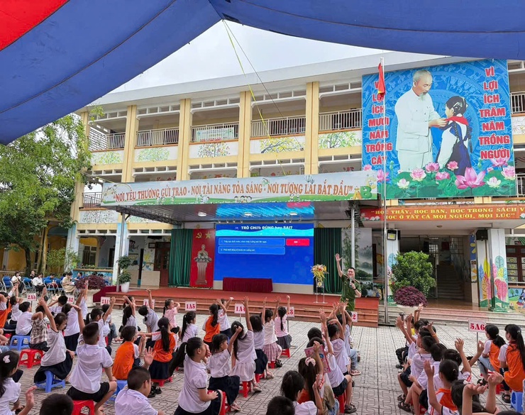Phú Lương tăng cường tuyên truyền phòng, chống đuối nước cho thiếu nhi dịp hè - Ảnh 1.