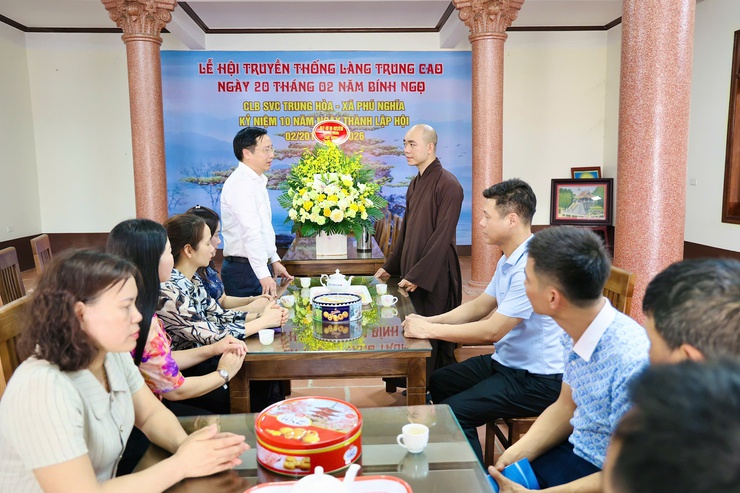 Đồng chí Chủ tịch UBND xã Phú Nghĩa thăm, chúc mừng Đại lễ Phật đản Phật lịch 2570 - Dương lịch 2026- Ảnh 2.