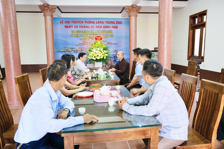 Đồng chí Chủ tịch UBND xã Phú Nghĩa thăm, chúc mừng Đại lễ Phật đản Phật lịch 2570 - Dương lịch 2026- Ảnh 1.