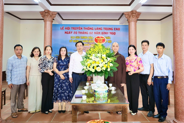 Đồng chí Chủ tịch UBND xã Phú Nghĩa thăm, chúc mừng Đại lễ Phật đản Phật lịch 2570 - Dương lịch 2026- Ảnh 3.