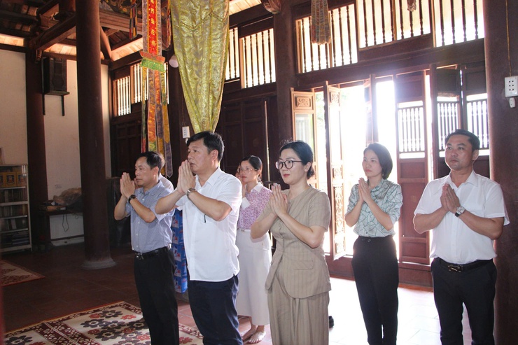 Đoàn số 03 xã Phú Nghĩa thăm, tặng quà các cơ sở Phật giáo nhân dịp Đại lễ Phật đản 2026- Ảnh 3.