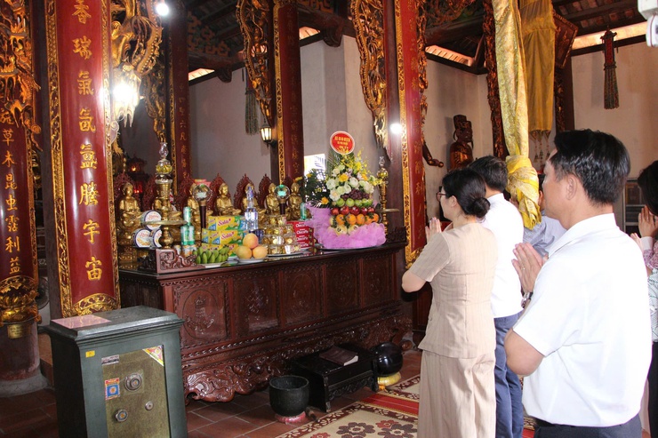 Đoàn số 03 xã Phú Nghĩa thăm, tặng quà các cơ sở Phật giáo nhân dịp Đại lễ Phật đản 2026- Ảnh 4.