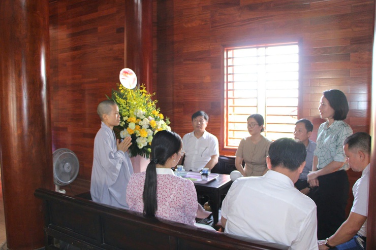 Đoàn số 03 xã Phú Nghĩa thăm, tặng quà các cơ sở Phật giáo nhân dịp Đại lễ Phật đản 2026- Ảnh 5.