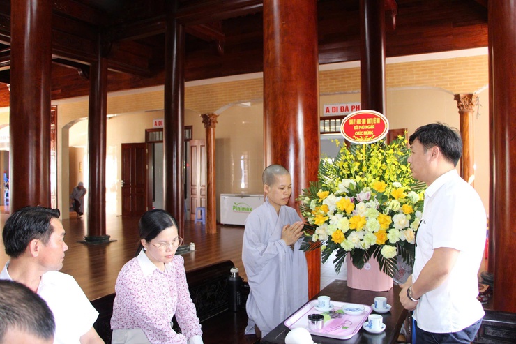 Đoàn số 03 xã Phú Nghĩa thăm, tặng quà các cơ sở Phật giáo nhân dịp Đại lễ Phật đản 2026- Ảnh 6.