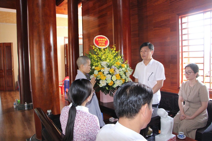 Đoàn số 03 xã Phú Nghĩa thăm, tặng quà các cơ sở Phật giáo nhân dịp Đại lễ Phật đản 2026- Ảnh 7.
