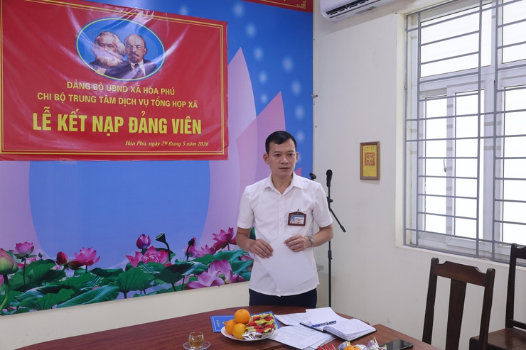 Chi bộ Trung tâm Dịch vụ tổng hợp xã Hòa Phú long trọng tổ chức Lễ kết nạp đảng viên- Ảnh 3.