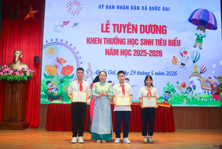 Quốc Oai tuyên dương, khen thưởng cho 45 tập thể, học sinh tiêu biểu năm học 2025-2026- Ảnh 5.