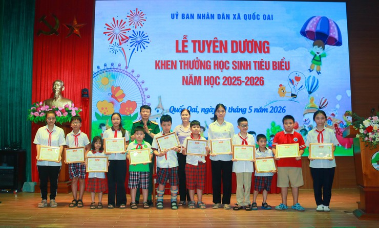 Quốc Oai tuyên dương, khen thưởng cho 45 tập thể, học sinh tiêu biểu năm học 2025-2026- Ảnh 8.