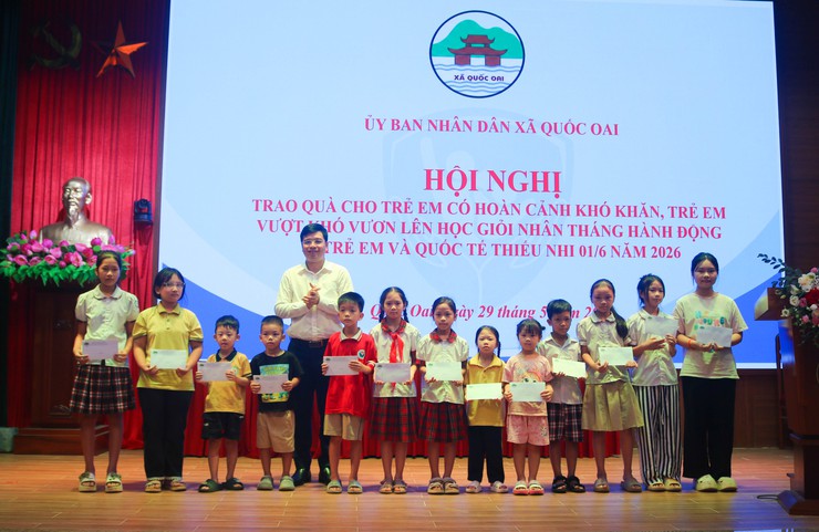 Quốc Oai tuyên dương, khen thưởng cho 45 tập thể, học sinh tiêu biểu năm học 2025-2026- Ảnh 9.