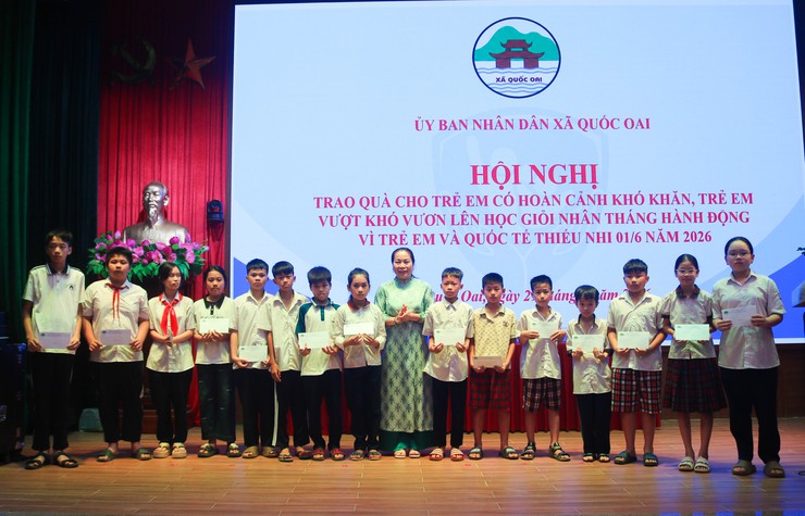 Quốc Oai tuyên dương, khen thưởng cho 45 tập thể, học sinh tiêu biểu năm học 2025-2026- Ảnh 10.