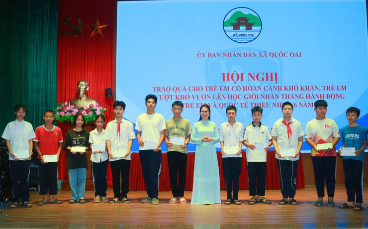 Quốc Oai tuyên dương, khen thưởng cho 45 tập thể, học sinh tiêu biểu năm học 2025-2026- Ảnh 11.