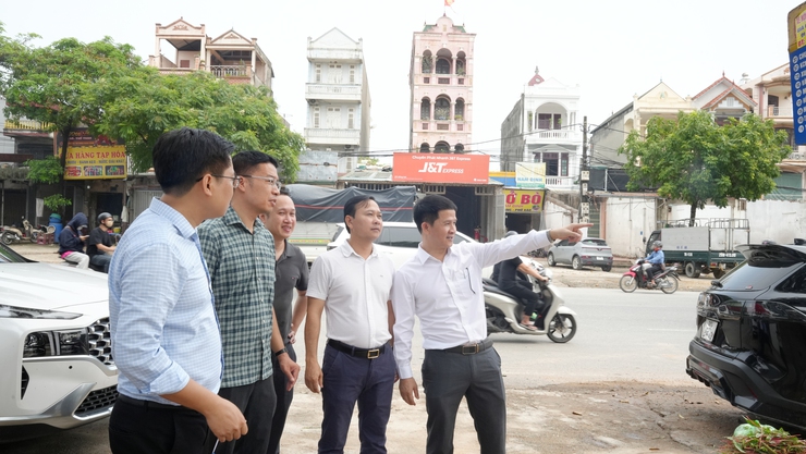 Ban  Kinh tế - Ngân sách phường Yên Nghĩa khảo sát công tác giải quyết điểm nghẽn trật tự đô thị trên địa bàn phường- Ảnh 3.