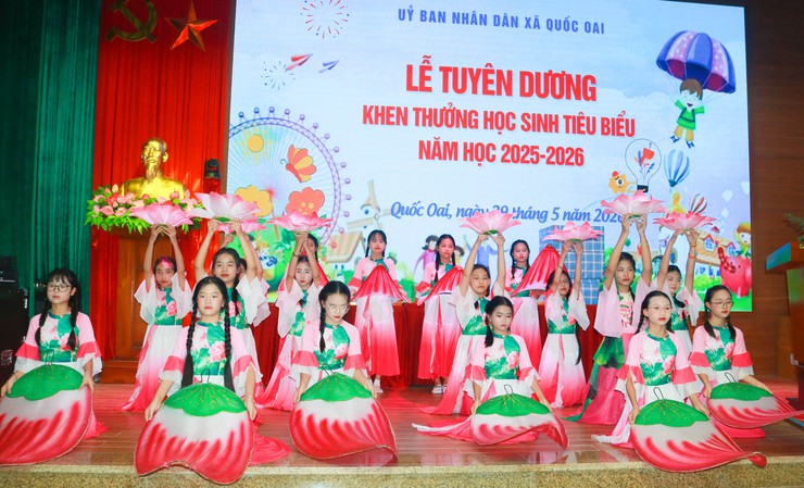 Quốc Oai tuyên dương, khen thưởng cho 45 tập thể, học sinh tiêu biểu năm học 2025-2026- Ảnh 15.