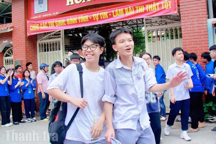 Hôm nay, gần 125.000 thí sinh làm thủ tục dự thi lớp 10 tại Hà Nội- Ảnh 1.