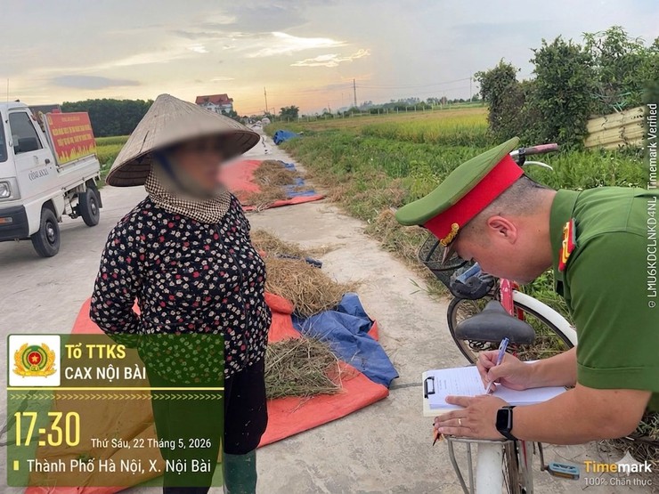 QUYẾT LIỆT XỬ LÝ TÌNH TRẠNG ĐỐT RƠM RẠ GÂY Ô NHIỄM MÔI TRƯỜNG- Ảnh 4.