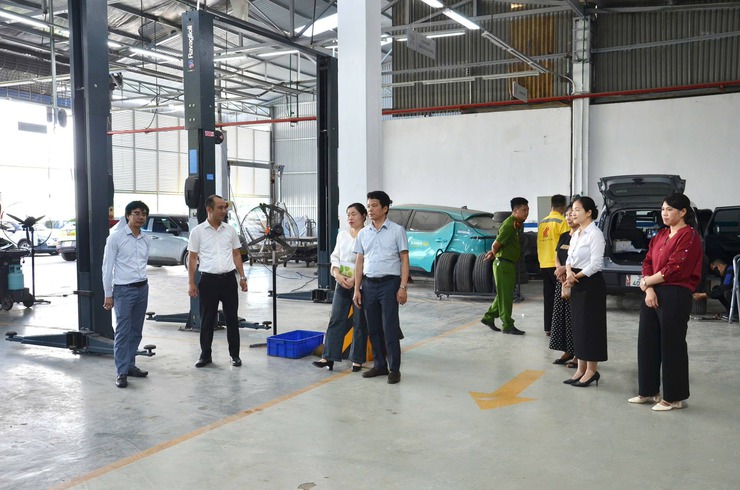 Phường Tùng Thiện tăng cường kiểm tra công tác an toàn vệ sinh lao động, phòng chống cháy nổ tại doanh nghiệp- Ảnh 2.
