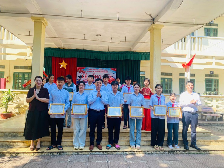 SÁNG NGÀY 27/5/2026, CÁC ĐỒNG CHÍ LÃNH ĐẠO XÃ BA VÌ DỰ LỄ TỔNG KẾT NĂM HỌC 2025 - 2026 TẠI CÁC TRƯỜNG HỌC- Ảnh 3.