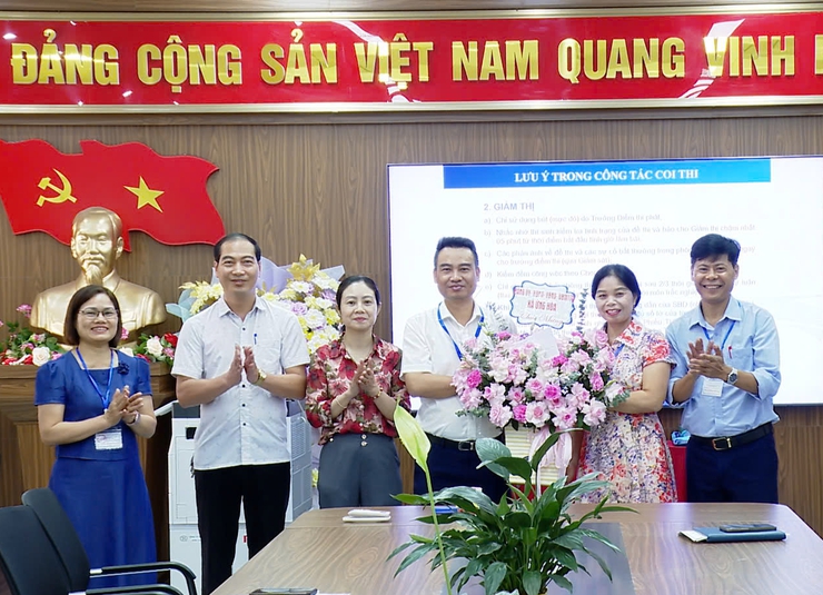 Lãnh đạo UBND xã Ứng Hòa thăm, động viên Hội đồng coi thi tuyển sinh lớp 10 THPT năm học 2026 – 2027- Ảnh 3.